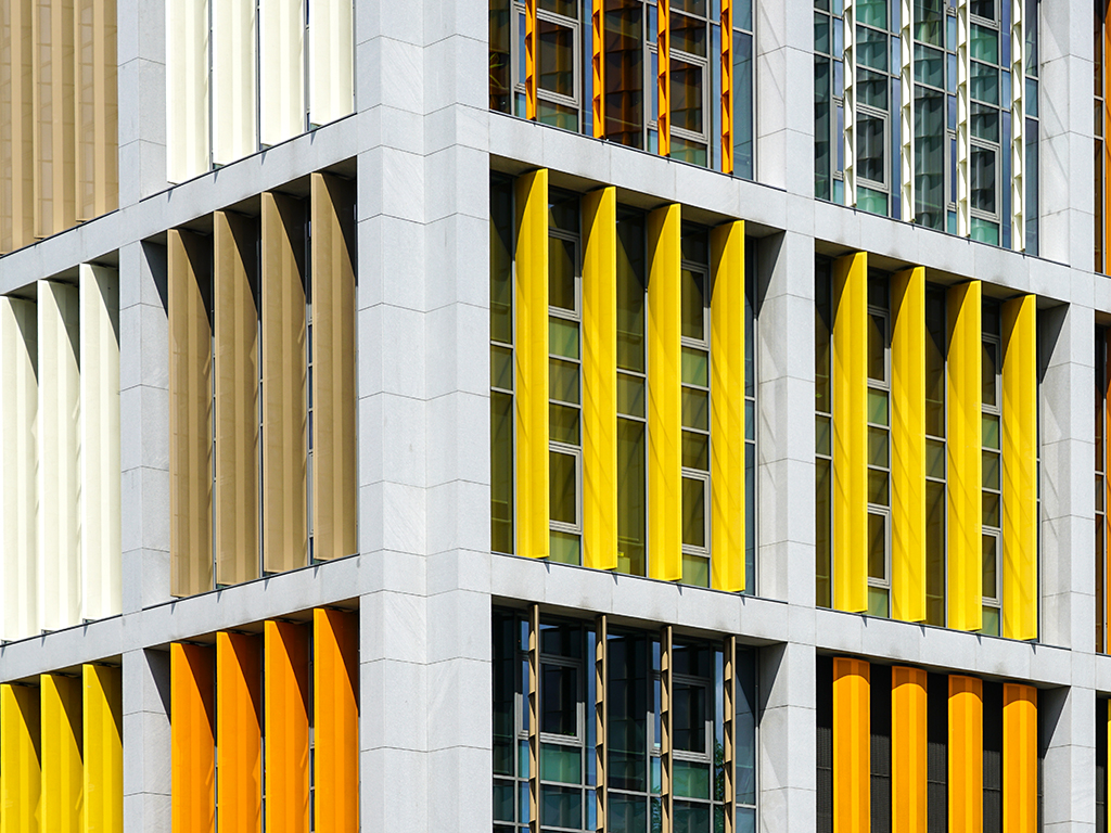 Moderne Architektur mit markanter Fassadengestaltung