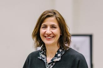 Foto von Mirjam Borowietz während eines Vorstandsinterviews in professioneller Umgebung