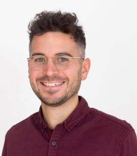 Porträt von Jan Richarz, Senior Consultant bei Morgengrün, vor weiß