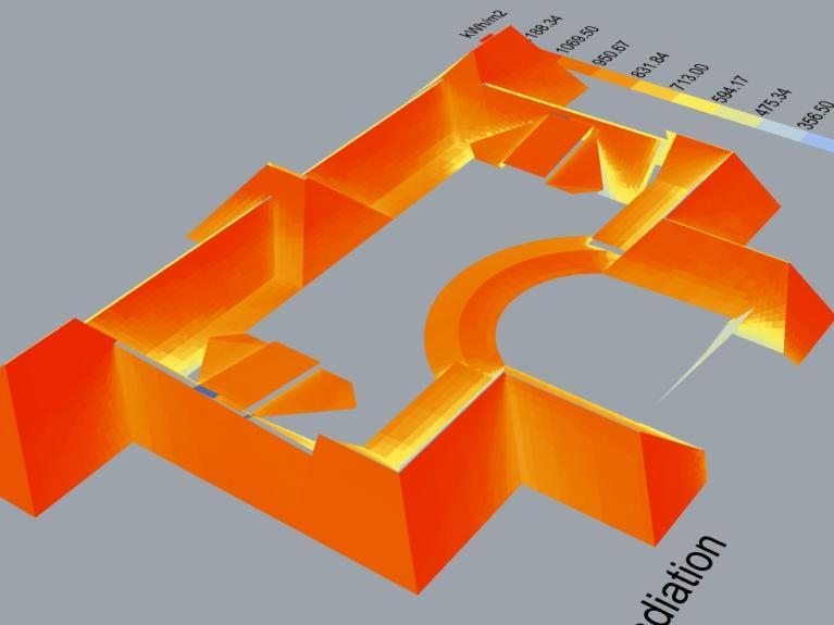 3D-Darstellung eines architektonischen Modells des Verwaltungs- und Finanzgerichtgebäude in Köln. Eine mit einem Farbschema überlagerte Struktur, die einfallende Strahlungen abbildet.