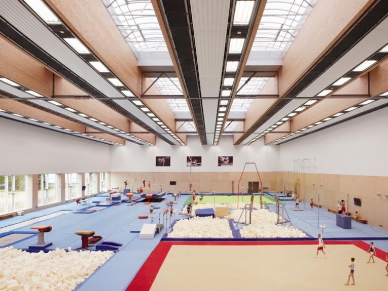 Innenaufnahme der Sporthalle des Trainingszentrums Kienbaum