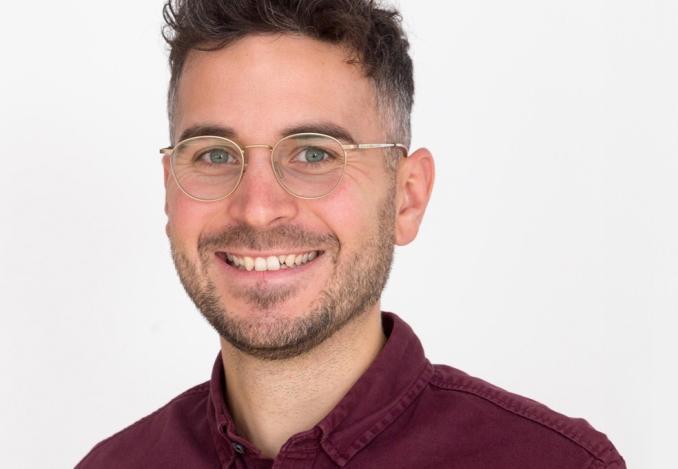 Porträt von Jan Richarz, Senior Consultant bei Morgengrün, vor weiß