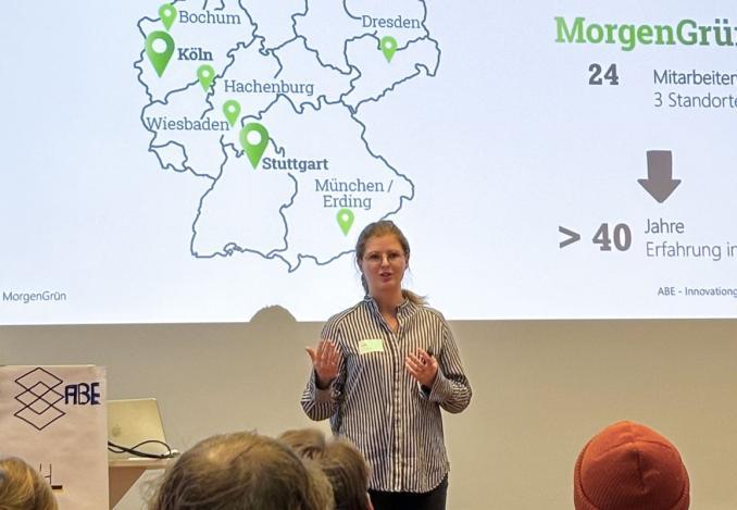 Lydia Larsen von Morgengrün gibt einen Workshop bei ABE zur Lebenszyklusanalyse der TGA