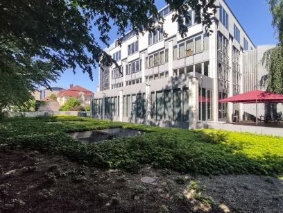 Außenaufnahme des Bürogebäudes Thomas-Dehler-Haus in Bonn