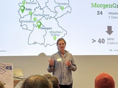 Lydia Larsen von Morgengrün gibt einen Workshop bei ABE zur Lebenszyklusanalyse der TGA