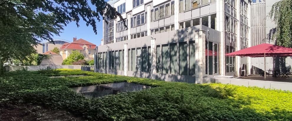 Außenaufnahme des Bürogebäudes Thomas-Dehler-Haus in Bonn